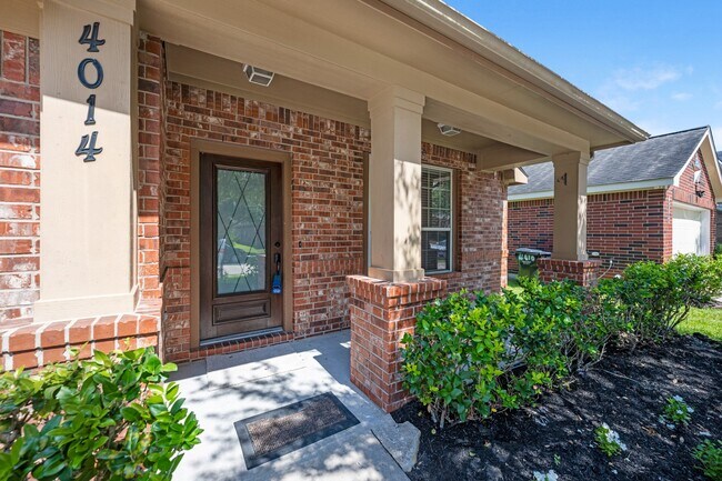 Building Photo - 4014 Pinecrest Hollow