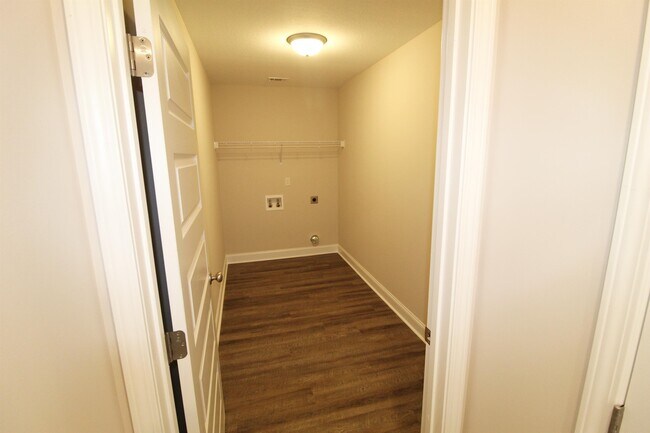 Building Photo - 6083 Forest Dr