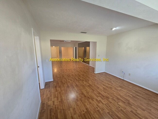 Building Photo - Turkey Creek Condo- Three Bedroom, Two Bath 1840 sf