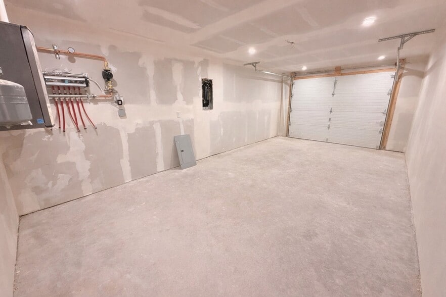 Heated Garage - 2567 Old Mission Rd