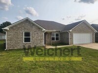 Building Photo - Spacious 4 Bed / 2 Bath Home