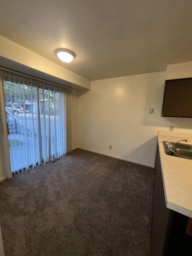 Building Photo - 2 bedroom in Billings MT 59102