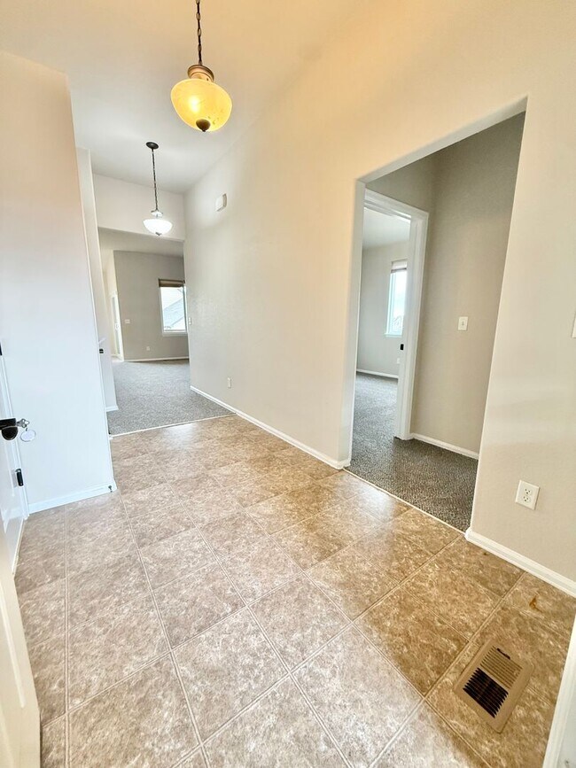 Building Photo - Move in ready home on Keagster