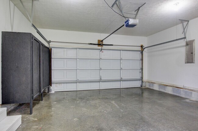 Building Photo - 180 Kings Deer Dr