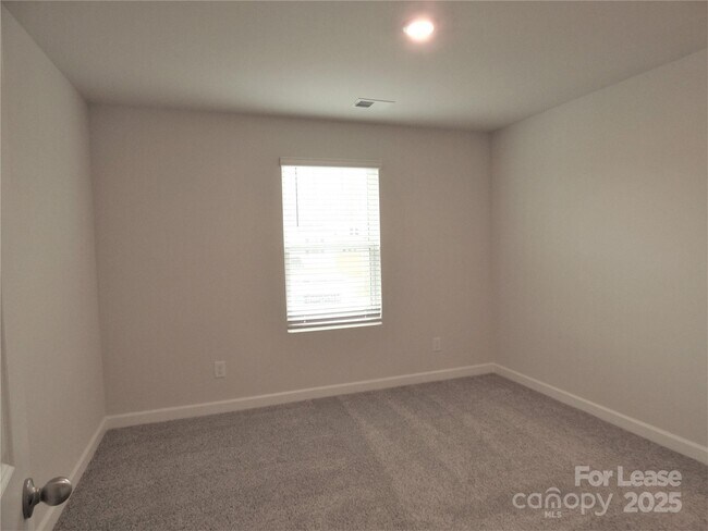 Building Photo - 1057 Red Apple St