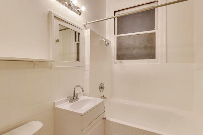 Building Photo - 1600 California St