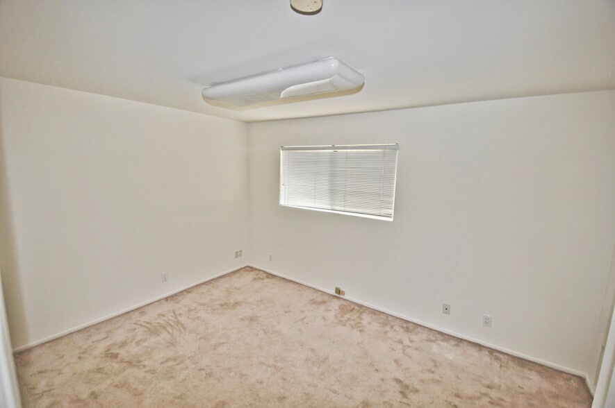 Building Photo - 4063 La Salle Ave