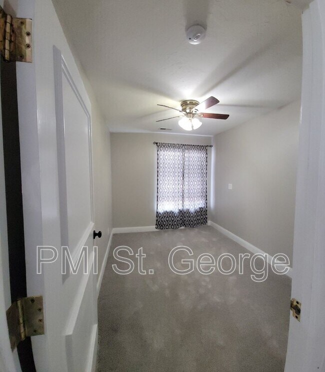 Building Photo - 1065 Canyon St