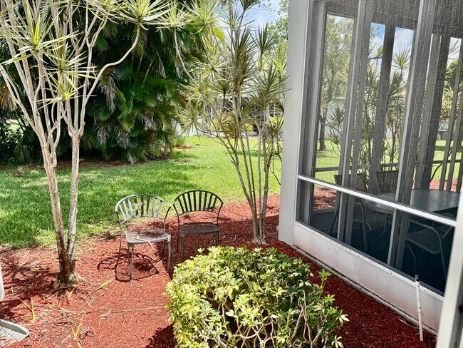 Building Photo - 10921 Royal Caribbean Cir