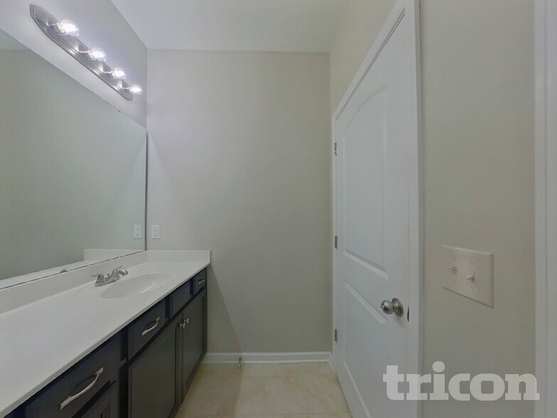 Building Photo - 1418 Kings Grove Dr