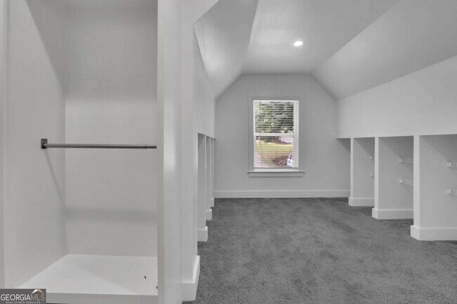 Building Photo - 6181 Shoreland Cir