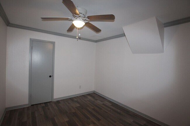 Building Photo - Coming Soon! Updated 3 Bed 2 Bath Rental! ...