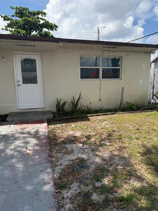 Building Photo - 1710 SW 97th Terrace