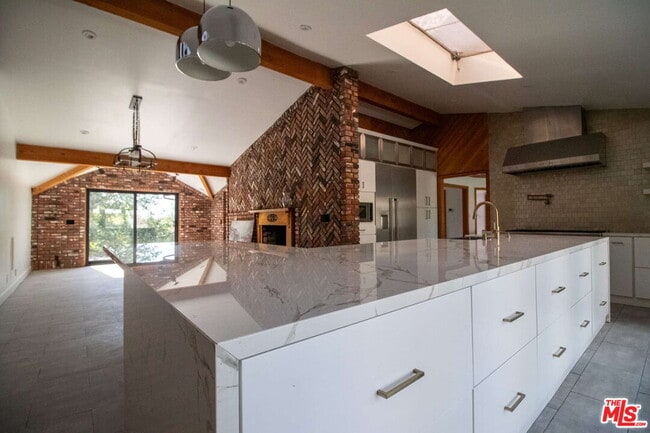 Building Photo - 11619 Lerdo Ave