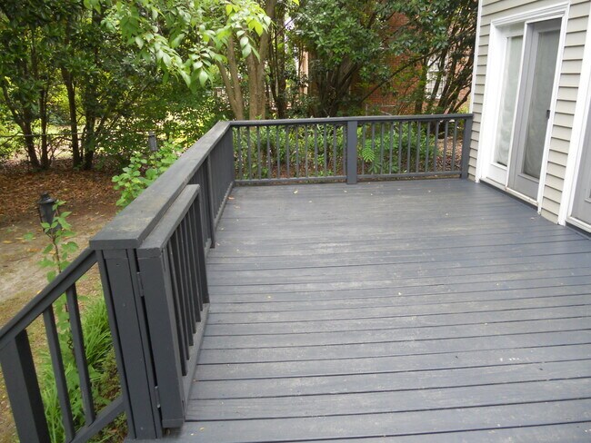 Building Photo - Maplewood