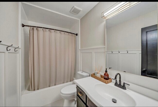 Building Photo - 447 Fleshman Dr