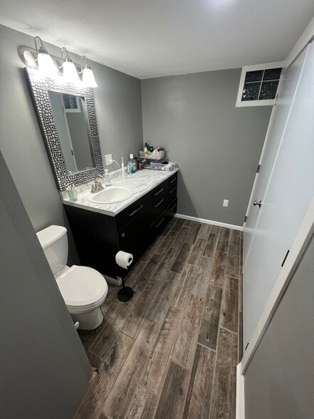 Building Photo - 941 E Jefferson St