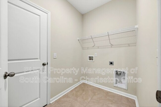 Building Photo - 102 Winding Grv Ln