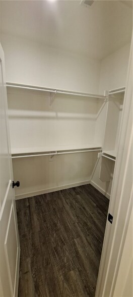 Building Photo - 5 Hawthorn Ln