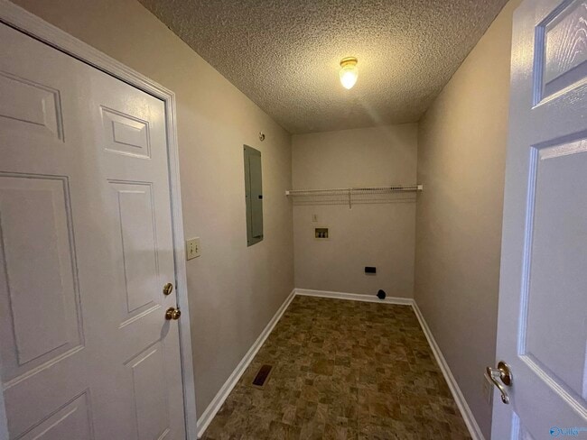 Building Photo - 100 Medicine Bend Ct