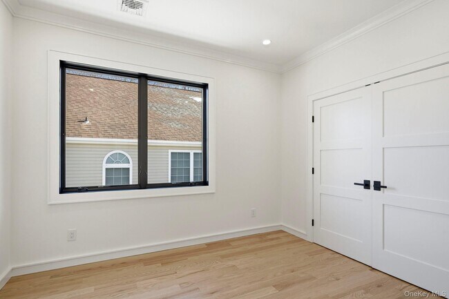 Building Photo - 31 Gedney Way