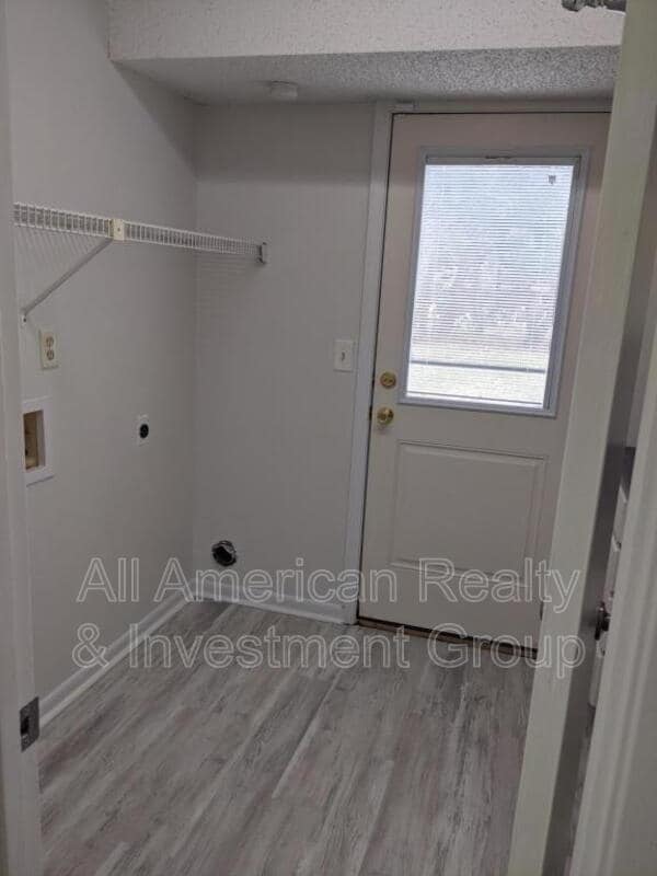 Building Photo - 825 Boulevard De L'Orleans