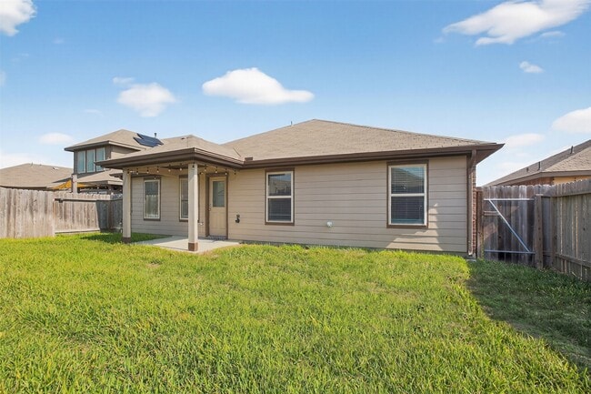 Building Photo - 3310 Sumac Dr