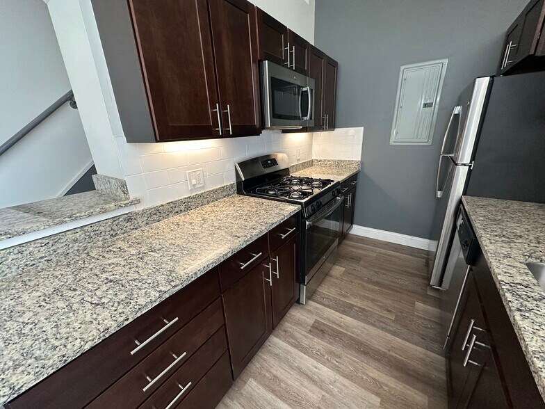 Building Photo - 145 E Berkeley St