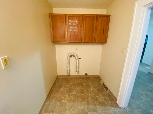 Building Photo - 1401 Ridgeway Pl NW