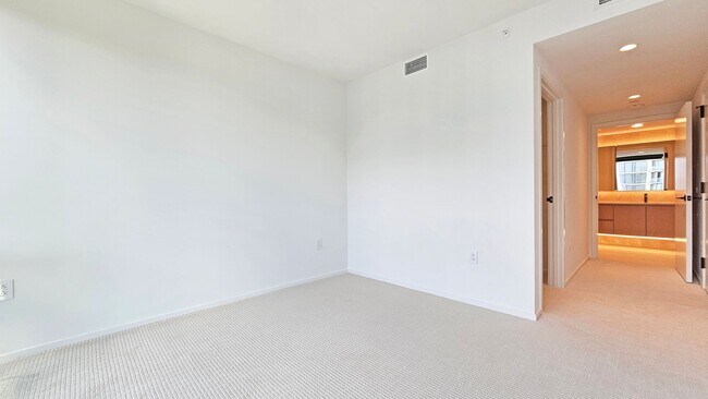 Building Photo - Stunning New 2BR Residence at The Park Ward Village