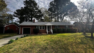 Building Photo - 3 Bed 1.5 Bath Ranch