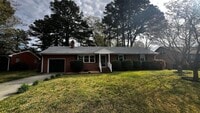 Building Photo - 3 Bed 1.5 Bath Ranch