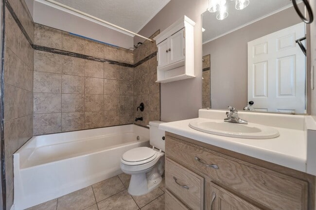 Building Photo - Modern 3 Bed, 3 Bath Home with Central Air...