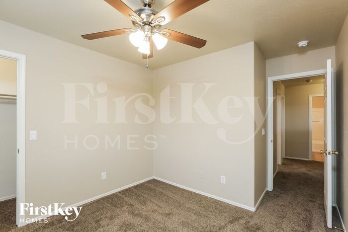 Building Photo - 22037 W Solano Dr