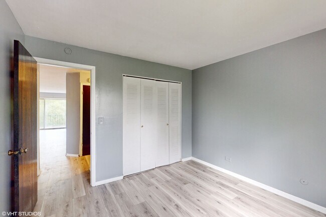 Building Photo - 2432 Waterbury Dr
