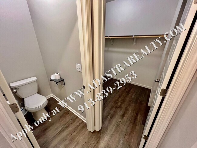 Building Photo - Like New Ranch in Spring Hill-Available in...