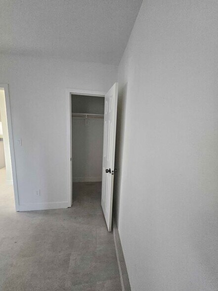 Building Photo - 1359 W 59th Pl