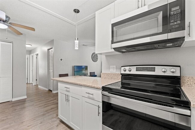 Building Photo - 923 E 12th Ave