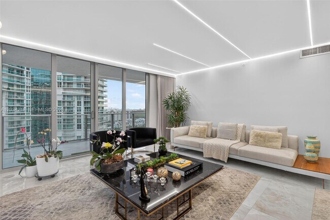 Building Photo - 300 Sunny Isles Blvd