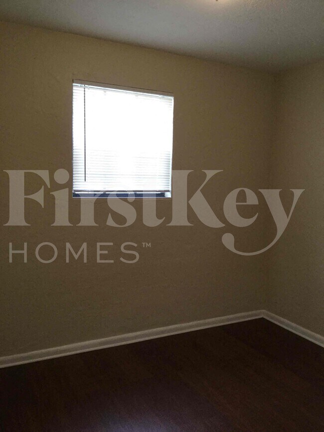 Building Photo - 1121 NW 23rd Terrace