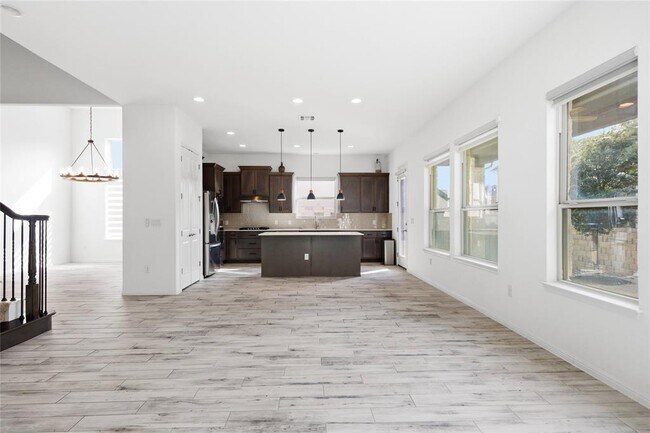 Building Photo - 607 Achilles St