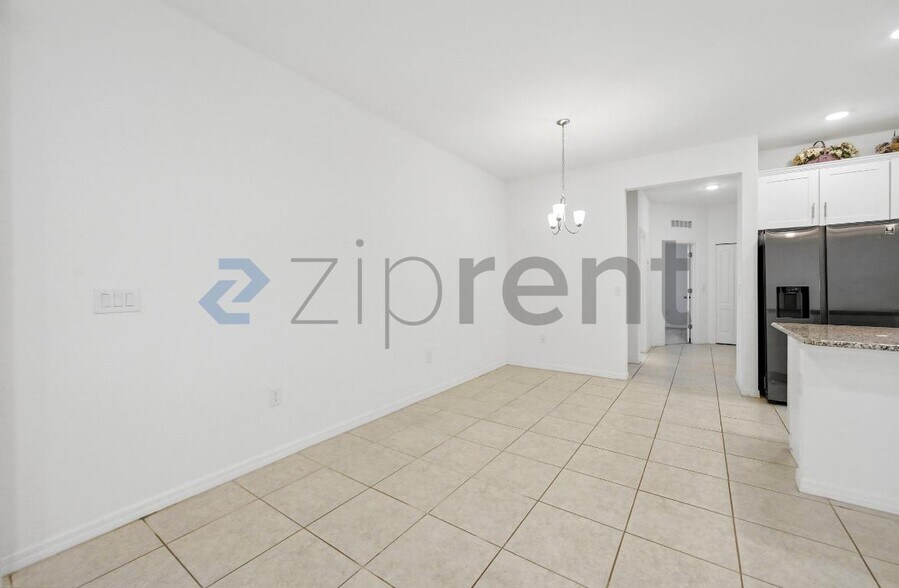 Building Photo - Unit