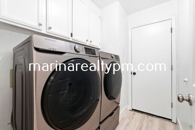 Building Photo - Home Sweet home-Beautiful remolded 3 bedroom 2 bathroom