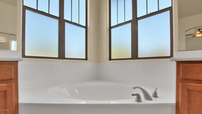 Building Photo - 4163 N Evergreen St