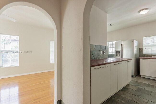 Building Photo - 32 Calabria Ave
