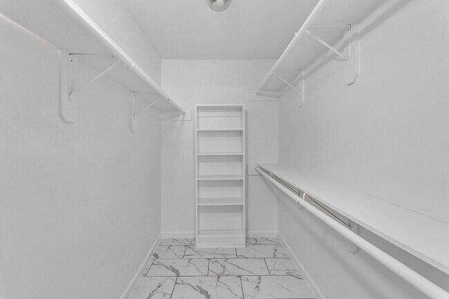 Building Photo - Move In with $0 Deposit + $299 Off