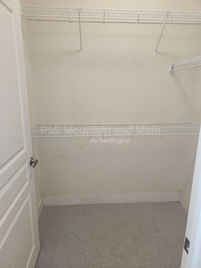 Building Photo - 9 Kenilworth Knolls