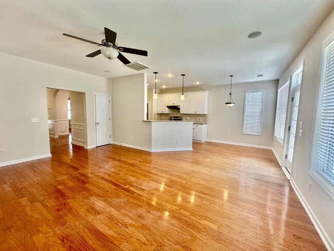 Building Photo - Spacious Four Bedroom Home in Westbury Park!