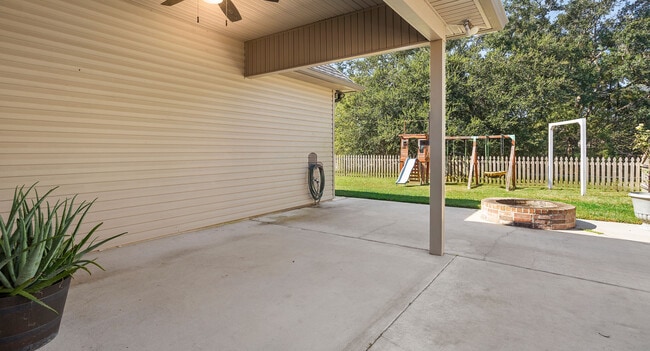 Building Photo - 70469 Chambly Ct