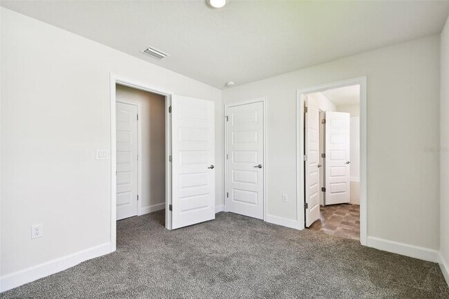 Building Photo - 360 Cimarron Ct